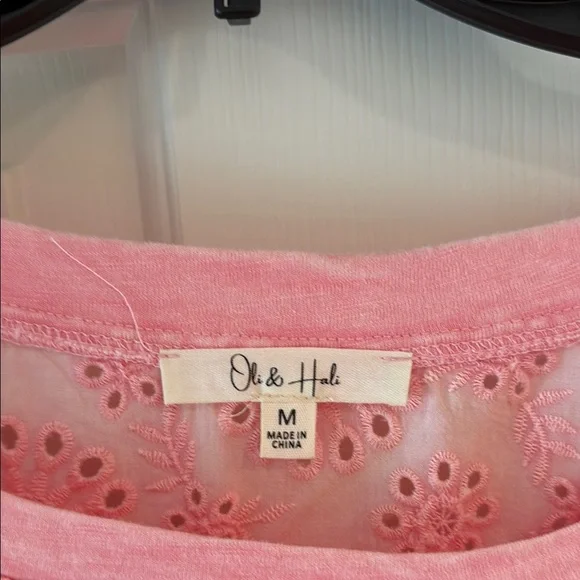 Oli & Hali Women's Pink Eyelet Top NWOT oversized - Picture 2 of 3